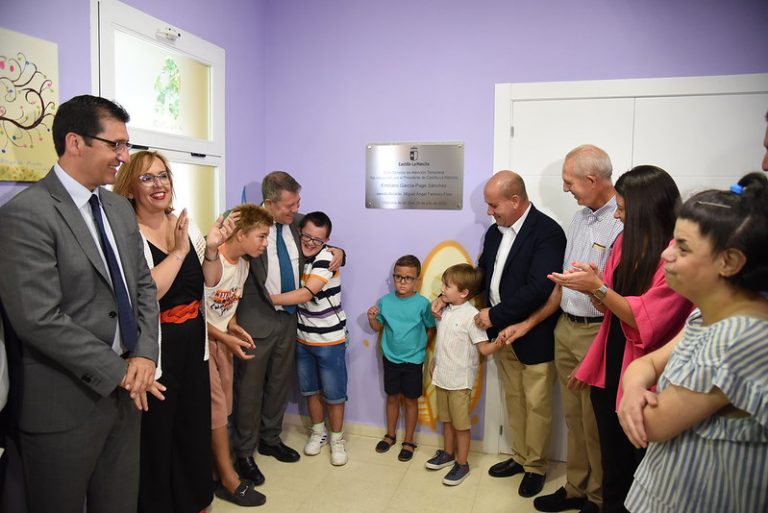 García-Page presume de que Castilla-La Mancha sea la región que más ha bajado la tasa de paro del país desde el año 2015