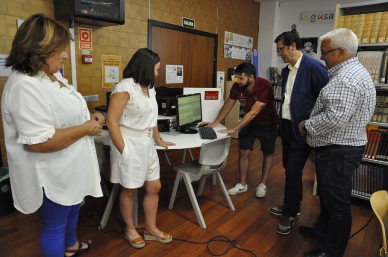 Caballero felicita a Pedro Muñoz por la repercusión mediática de su apuesta por la digitalización y la utilización de los Puntos de Inclusión Digital