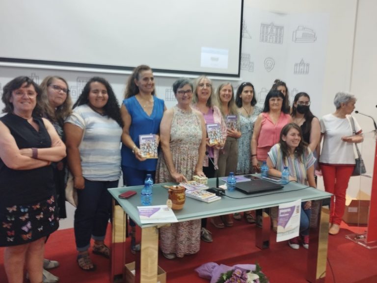 La escritora Rosario Alises presentó en Puertollano su libro «Pioneras»