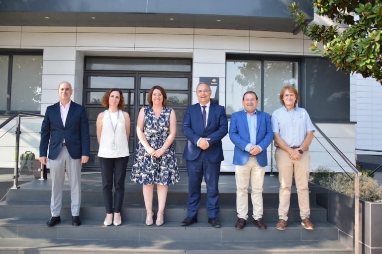El Gobierno regional traslada a Repsol su compromiso por continuar apoyando los proyectos de transformación industrial del Complejo en Puertollano