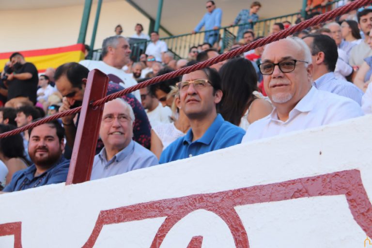 Caballero muestra su apoyo al mundo del toro como patrimonio que pertenece a la sociedad