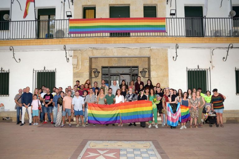 Argamasilla de Alba se concentró por la visibilidad del colectivo LGTBIQ+ en las zonas rurales
