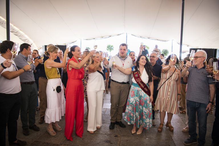 Arranca el baile del vermú de las jaimas