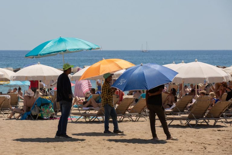 Casi toda España estará este martes en riesgo por altas temperaturas, que llegarán a los 42ºC