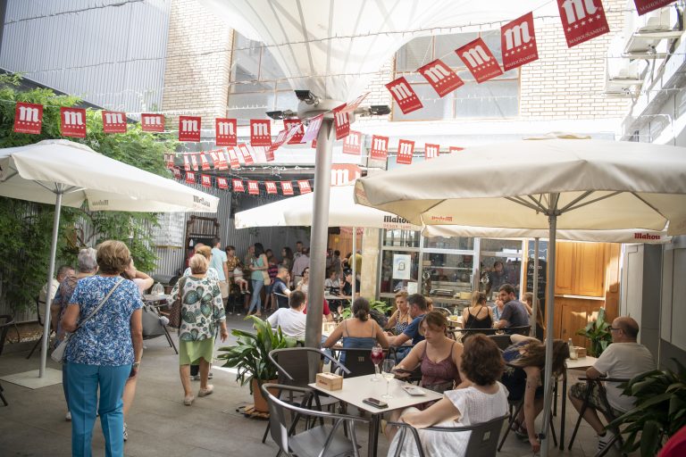 Mahouñaneos, alternativa o complemento al baile del vermú