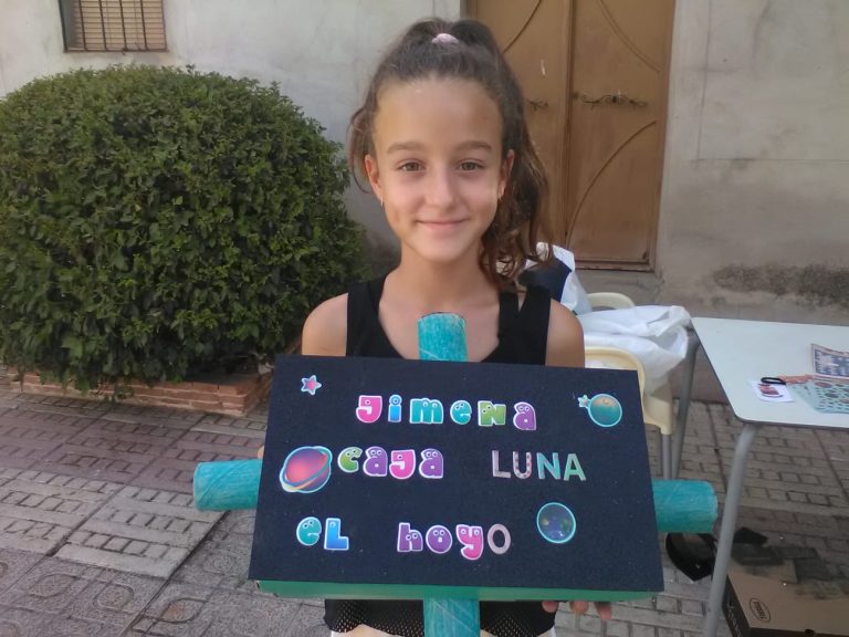 Los niños de El Hoyo se acercan a la Luna