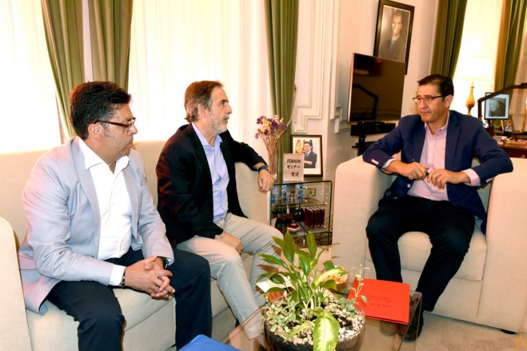 El presidente de la Diputación compromete colaboración para la construcción de vestuarios en el campo de fútbol de Aldea del Rey