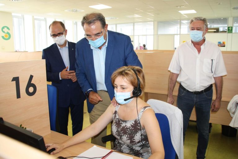 El Call Center de llamadas para mejorar el acceso de la ciudanía a la Atención Primaria de Castilla-La  Mancha recibe una media de 40.000 consultas diarias