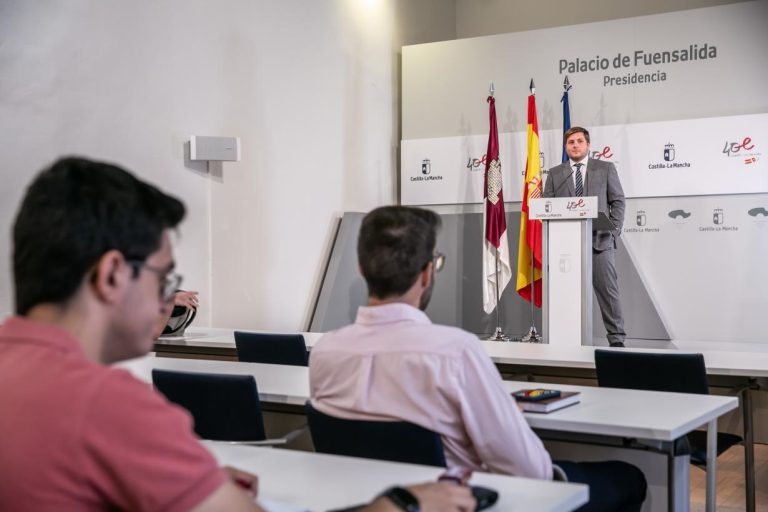 Castilla-La Mancha amplía hasta un 50 por ciento las ayudas para la reducción de los precios de los abonos transporte￼￼￼ de autobuses de líneas autonómicas