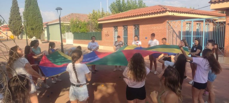 Los alumnos del Curso de Monitor de Actividades Juveniles aprenden divirtiéndose