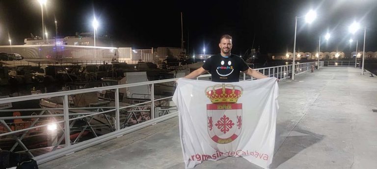 Argamasilla de Calatrava: Juan Alberto Martín-Moyano Zamora se convierte en el primer rabanero que cruza a nado el estrecho de Gibraltar