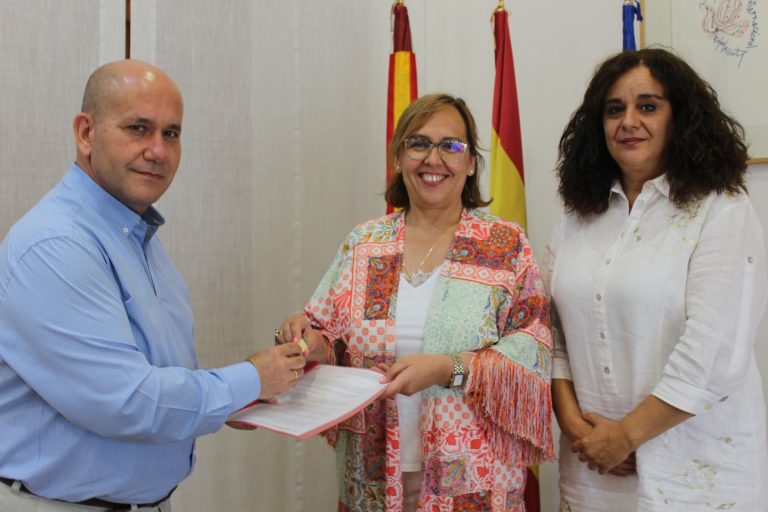 Villarrubia  de los Ojos pide al Gobierno de Castilla-La Mancha que la Fiesta de la  Cruz de Mayo sea declarada de Interés Turístico Regional