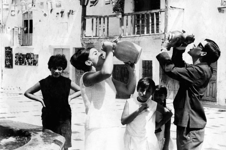 ‘Castilla-La Mancha de vacaciones’, una muestra de fotografías históricas del Gobierno regional sobre los veranos de los últimos 100 años