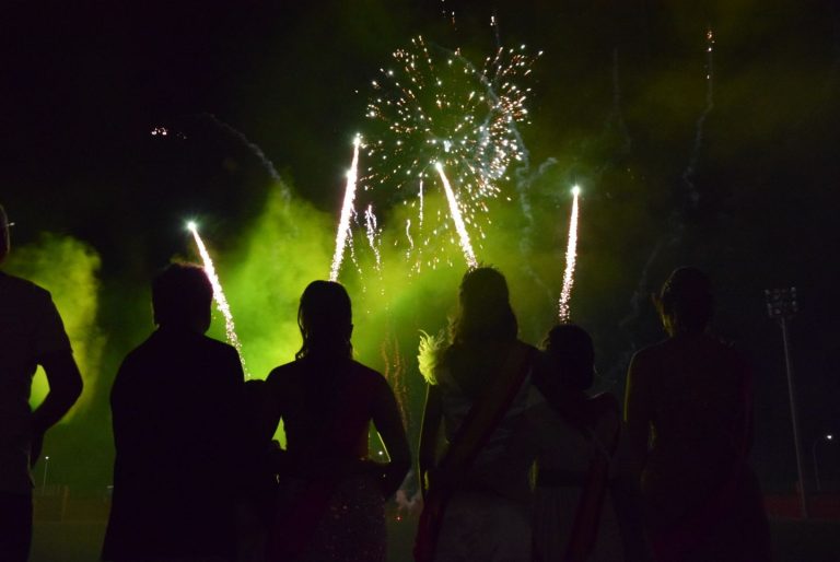 Una espectacular pirotecnia-musical enciende la Feria 2022