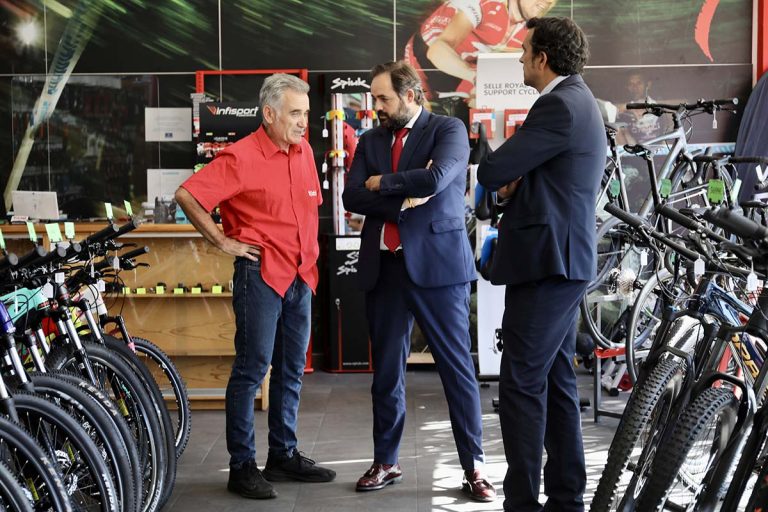 El Partido Popular se echa a las calles de Castilla-La Mancha para explicar «puerta a puerta» a los autónomos su propuesta fiscal