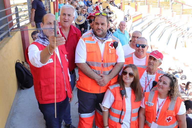 La Asamblea Local de Cruz Roja Española enciende el tercer chupinazo de los encierros de Almodóvar del Campo