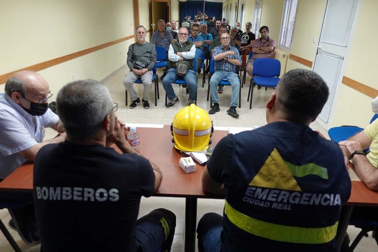 Puertollano: Los radioaficionados reciben formación sobre los riesgos potenciales de la comarca y su implicación en las comunicaciones de emergencia