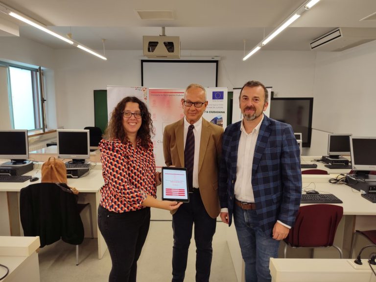 La Concejalía de Participación Ciudadana acerca el trabajo de los puntos de inclusión digital a la universidad