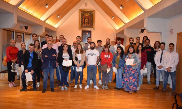 El Ayuntamiento entrega las subvenciones para autónomos del IMPEFE