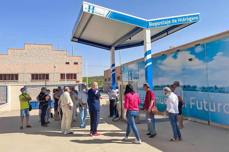 Mayores de Argamasilla de Calatrava conocieron el Centro Nacional del Hidrógeno