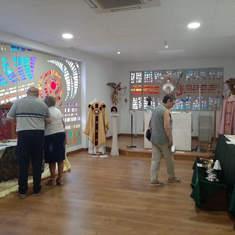 Puertollano: Una interesante exposición para celebrar el 50 aniversario de la Parroquia de san Antonio