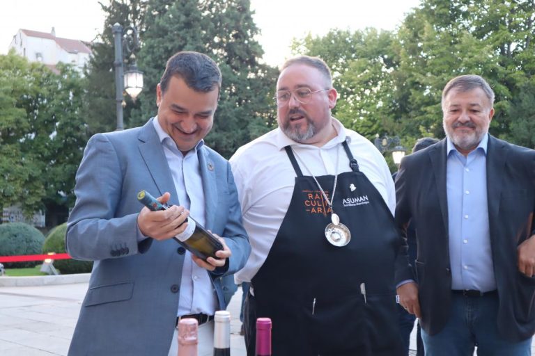 El Gobierno regional trabajará con los restaurantes para que el primer vino que se ofrezca en Ciudad Real y Puertollano sea de Castilla-La Mancha