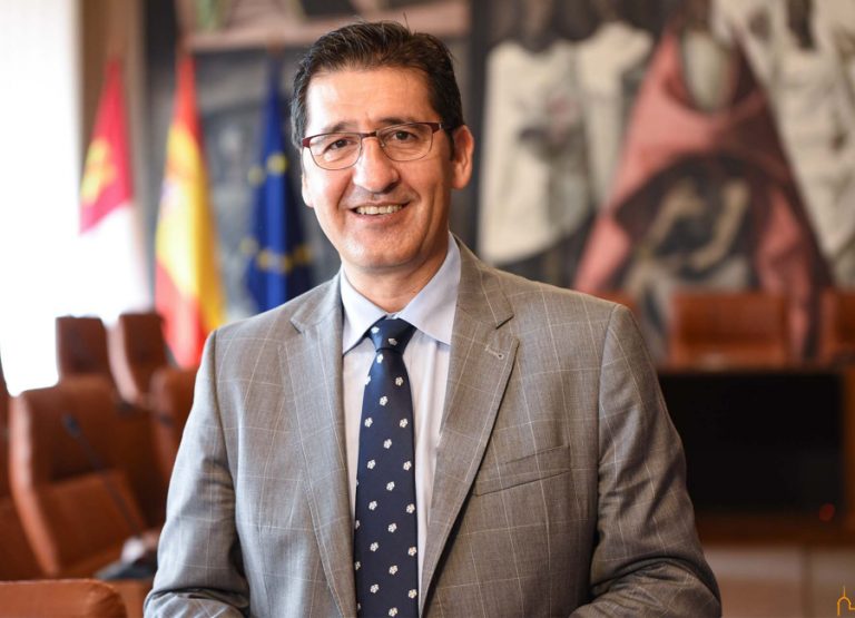 Diputación ofrece a todos los colegios de Infantil y Primaria un desfibrilador para garantizar la mayor cardioprotección a la comunidad educativa de la provincia