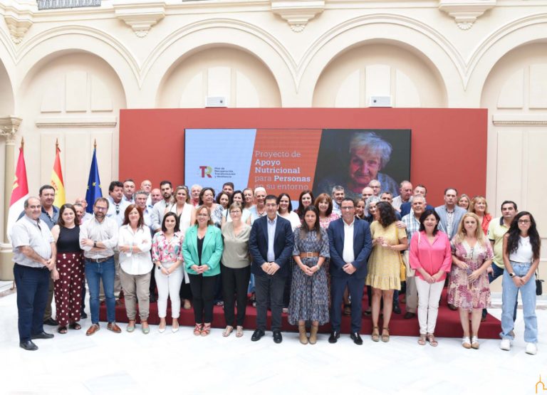 Caballero: «El compromiso de Junta y Diputación con el Programa de Apoyo Nutricional a Mayores permite pasar de 200 a 1.000 usuarios en la provincia»