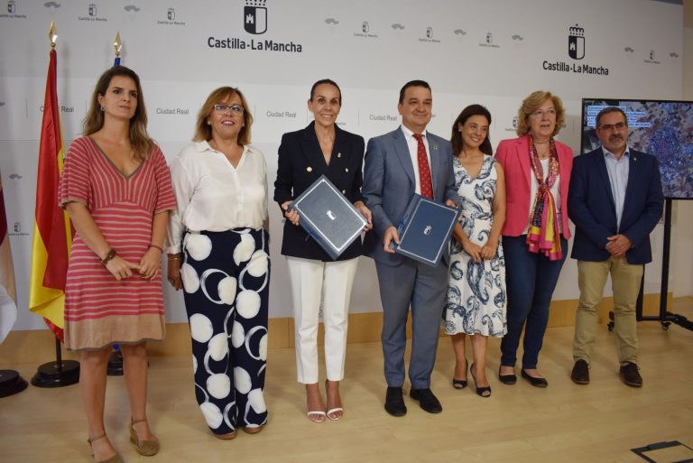 Ayuntamiento de Ciudad Real y Junta firman un acuerdo para el arreglo de 55 kilómetros de caminos del Vicario por más de 1,5 millones