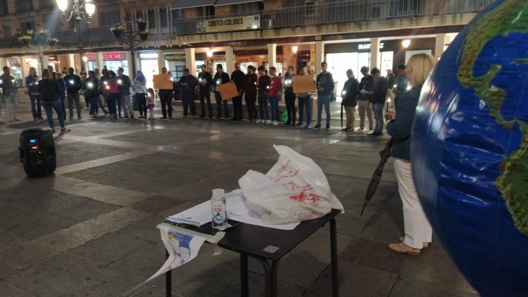 Concentración en la Plaza Mayor por las personas migrantes