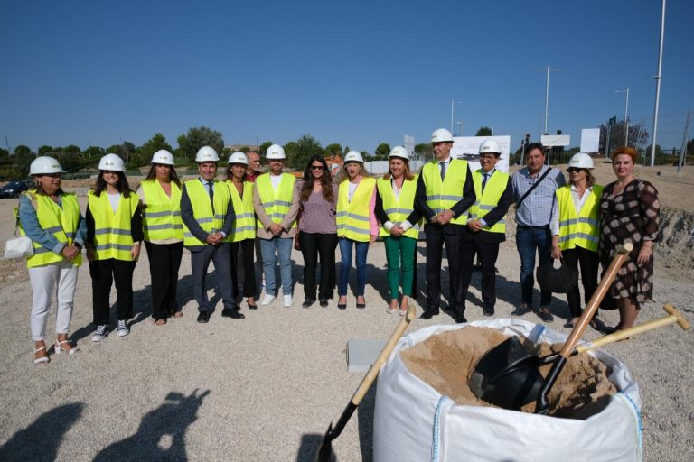 El Gobierno regional distribuye sendas guías para orientar al profesorado en la puesta en marcha de los planes de lectura y los planes de igualdad y convivencia
