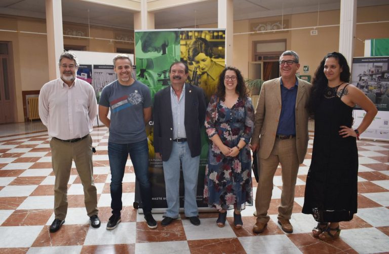 El Antiguo Casino de Ciudad Real acoge la exposición “50 años cambiando la historia del cáncer” de la AECC
