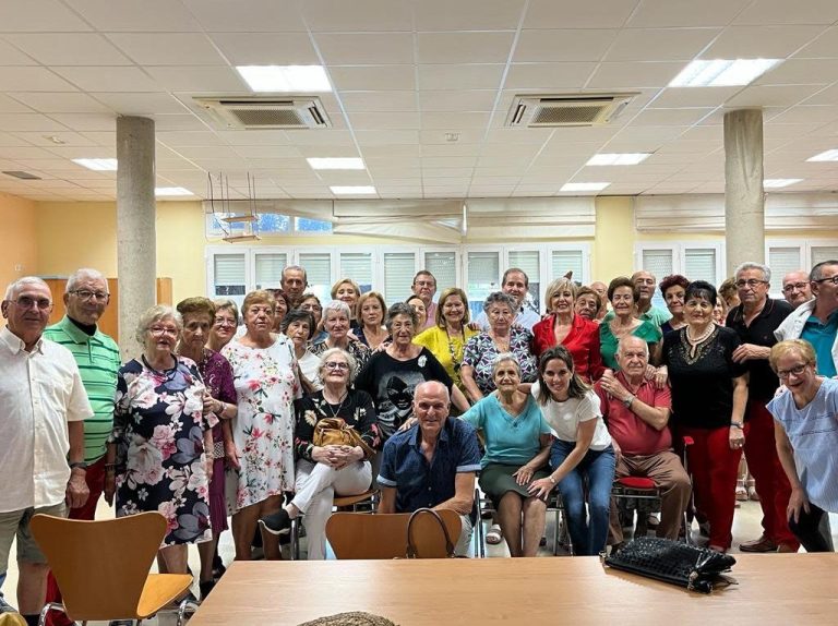 Feria y Fiestas 2022: Baile y chocolatada con bollos para los usuarios del Centro de Día de Mayores