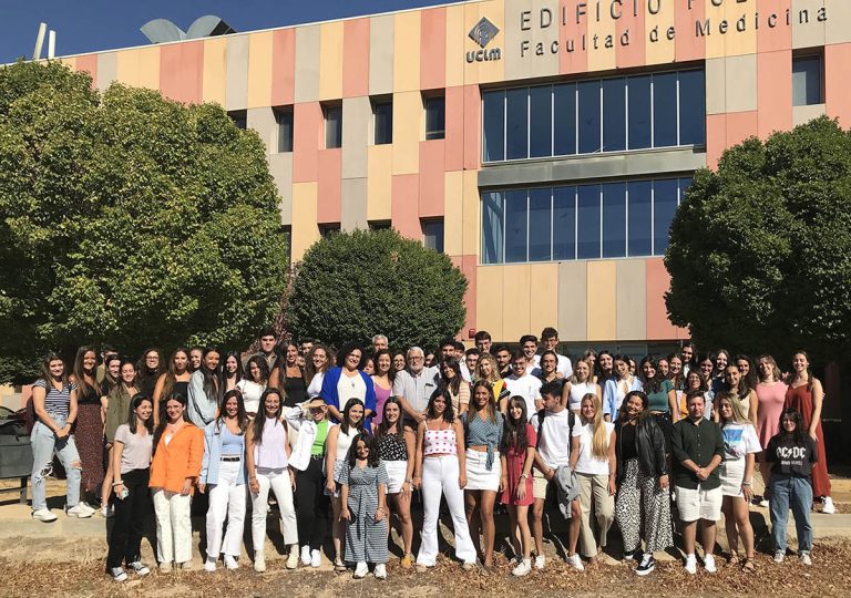 Los alumnos de la facultad de Medicina conocen el Colegio de Médicos