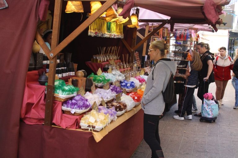 Puertollano: Fin de semana de artesanía, olores y sabores en el mercado de El Quijote