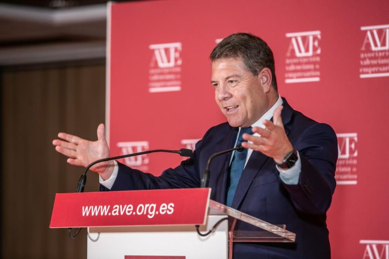 Emiliano García-Page brinda a los empresarios valencianos la oportunidad de invertir en Castilla-La Mancha, una región con amplio consenso social