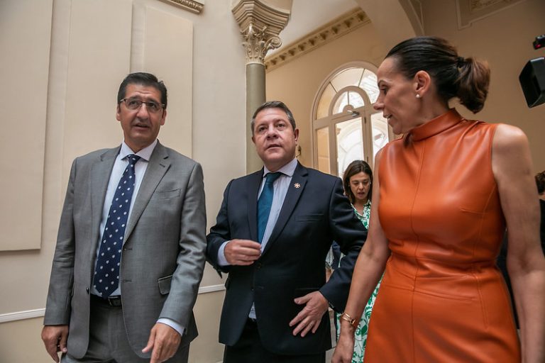 García-Page recurrirá la ley de bienestar animal si la enmienda del PSOE que excluye a la caza no sale adelante