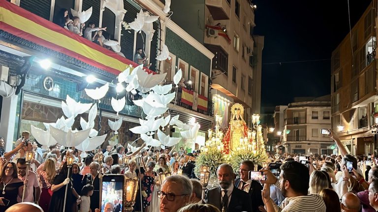 Puertollano: Apoteosis y emoción al paso de la Virgen de Gracia