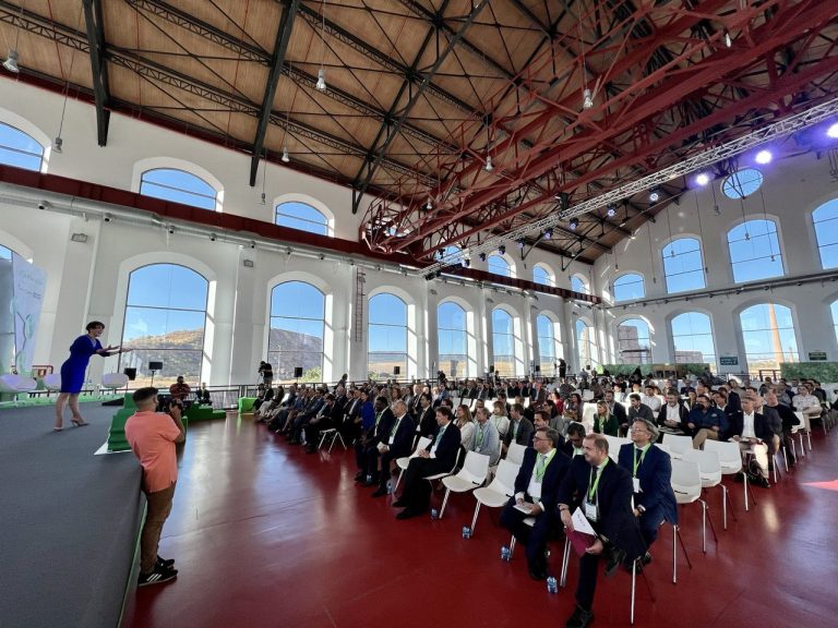 Las instituciones arropan a Puertollano como «protagonista histórico» en el desarrollo del hidrógeno verde 