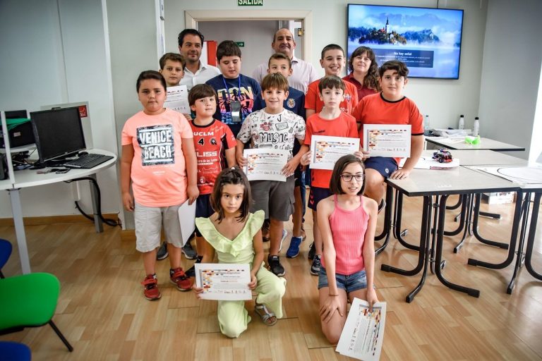 Pozuelo de Calatrava: Clausura y Exposición Final del Taller de Robótica y Scratch
