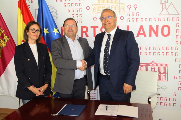 Repsol renueva su compromiso con la acción social y cultural de Puertollano con el patrocinio de ‘La función que sale mal’