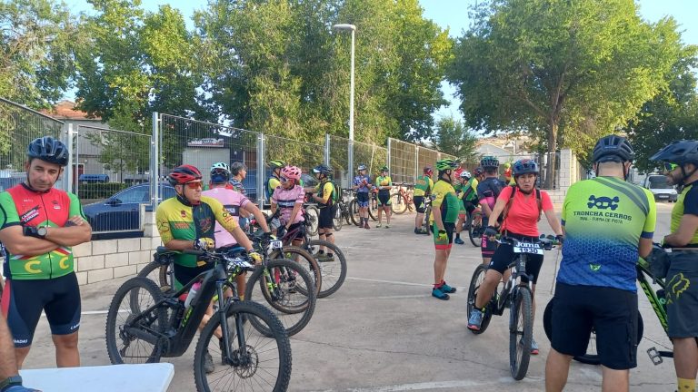 Buen ambiente en la marcha “Fiestas patronales de Puertollano” del Club Cicloturista Caminos y Cañadas
