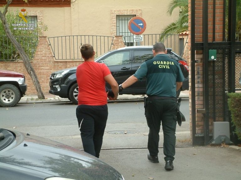 La Guardia Civil detiene a diez personas en una operación antidroga en Almadén y Chillón