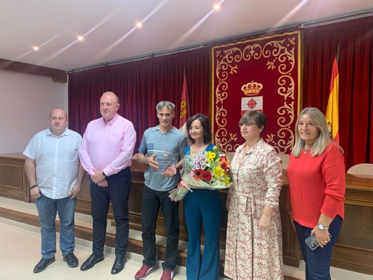 El Ayuntamiento de Carrión de Calatrava homenajea a Carmen Belmar, una deportista con discapacidad visual