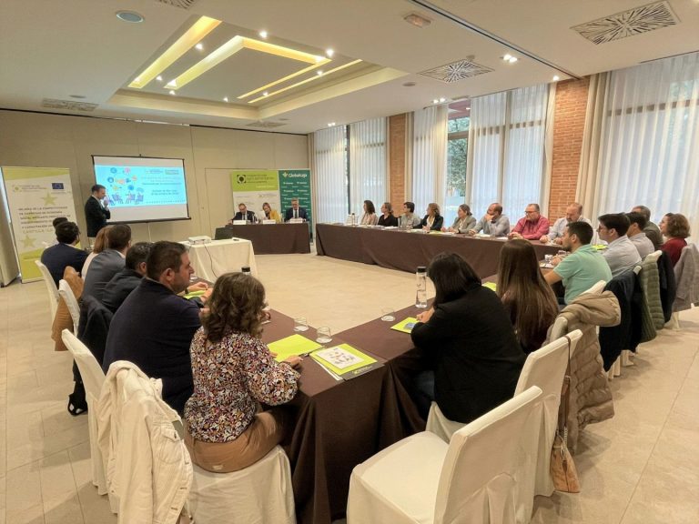 Cooperativas Agro-alimentarias celebra una jornada con agrupaciones de productores para mejorar su competitividad en los mercados