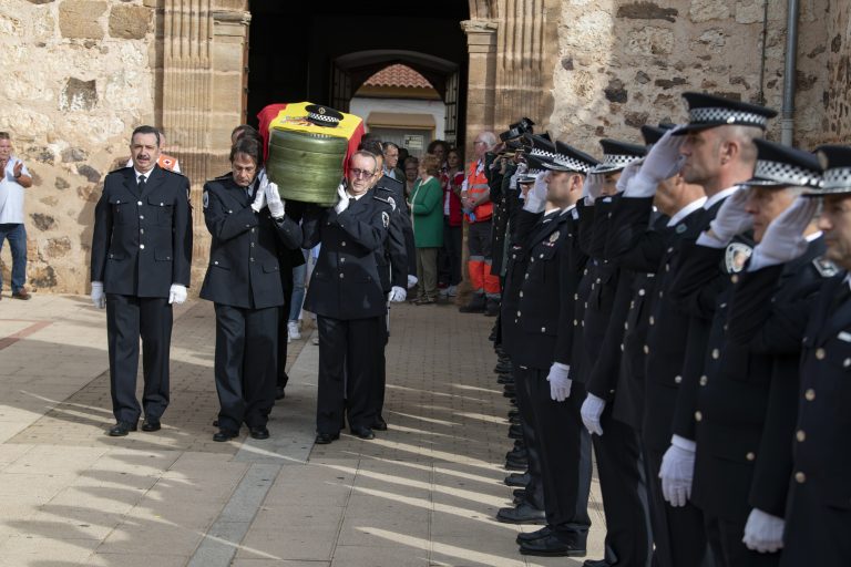 Argamasilla de Calatrava despide conmocionada y con todos los honores a Alejandro Congosto y José Luis Fernández