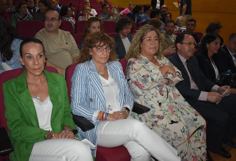 La alcaldesa de Ciudad Real asiste a la gala de premios de ADACE-CLM con motivo de su 20 aniversario