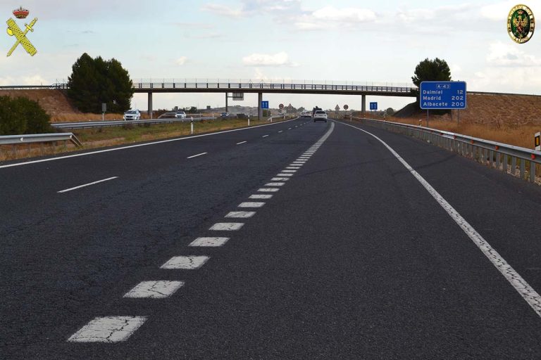La Guardia Civil de Ciudad Real investiga al conductor de una furgoneta por dos delitos de homicidio imprudente en accidente de circulación