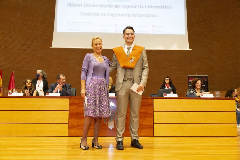 Estudiantes de la UCLM recogen los premios por sus trabajos Fin de Grado
