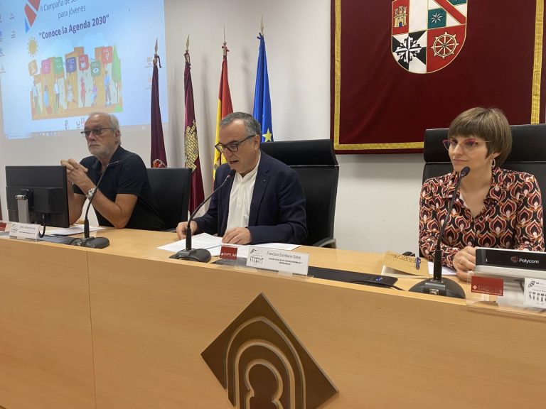 Un seminario de la UCLM sobre economía, empresa y derechos humanos promueve la sensibilización entre los jóvenes